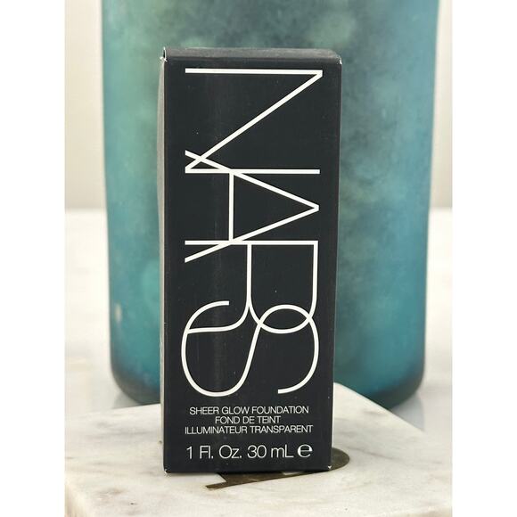 NARS NIB Sheer Glow Foundation 1 fl oz - Med/Dark 2.6 Huahine 4871 - Picture 2 of 5